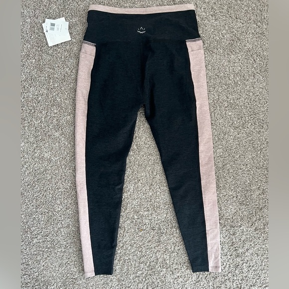NWT beyond yoga spacedye color block leggings pockets black/neutral XS and large - Picture 3 of 5